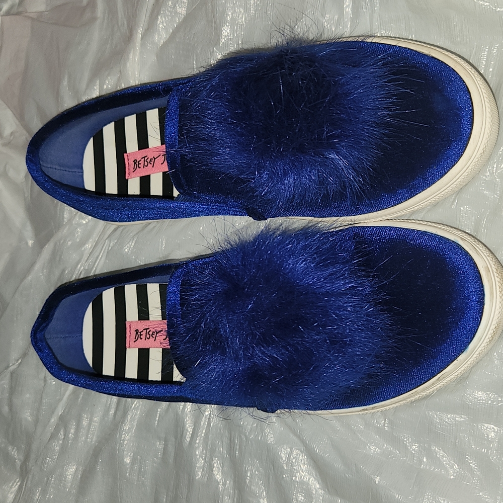 Betsy Johnson slip on Sneaker